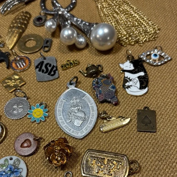 Huge bundle of pendants & charms - Picture 8 of 17